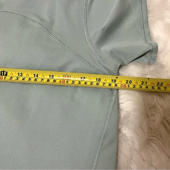 Lululemon Size 8 High-Neck Running and Training T-Shirt
Silver Blue Light Green - Picture 13 of 13